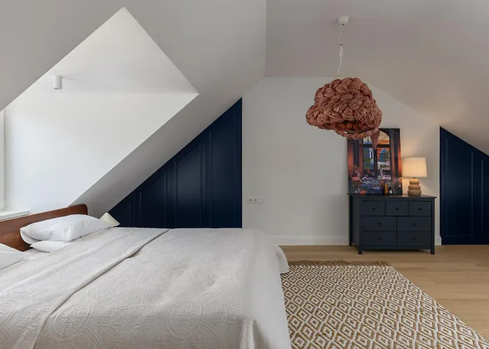 Tasteful 1bd Centre *